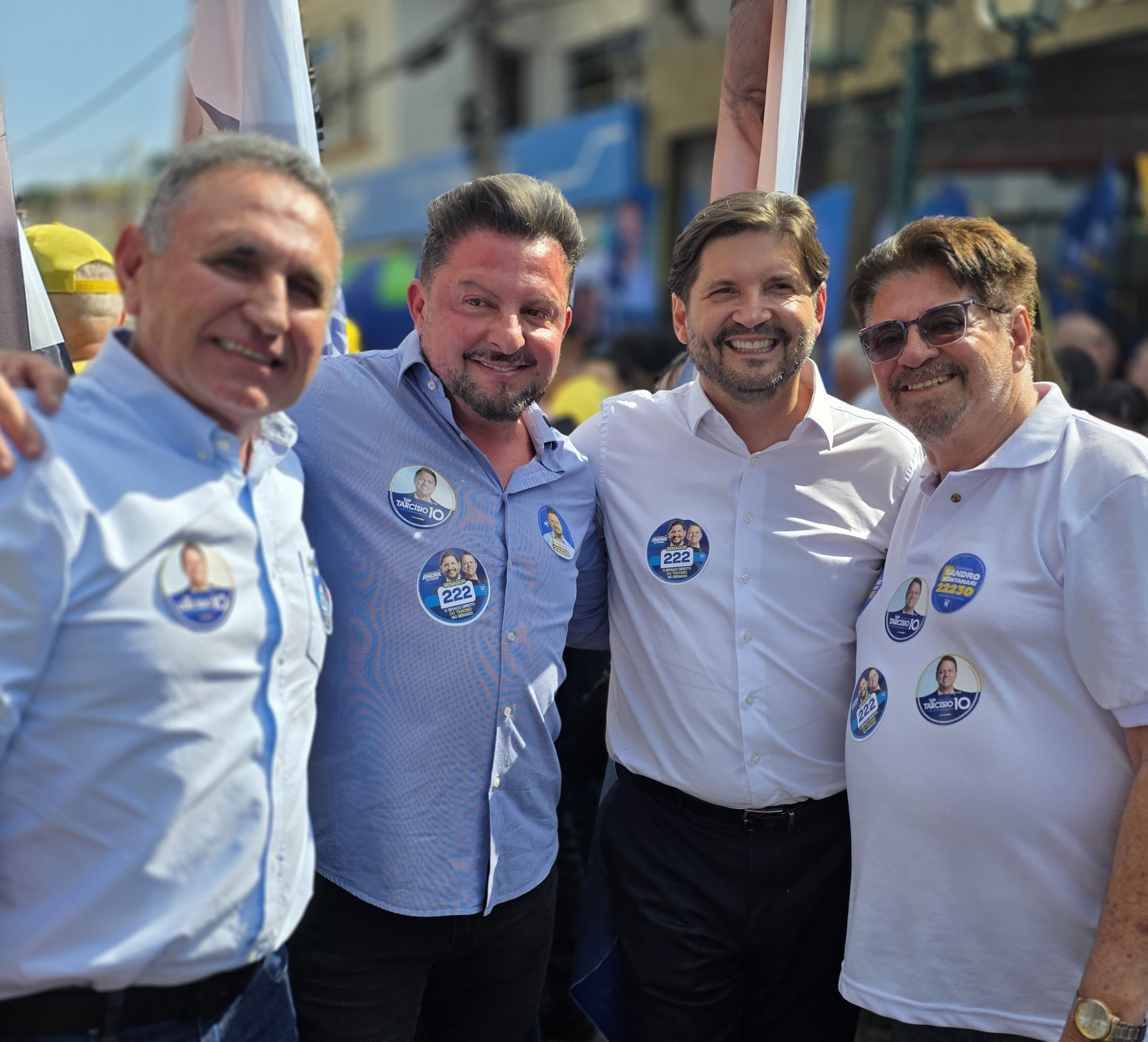 Lideranças abraçadas em evento na cidade de Socorro